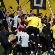 Răzvan Marin și AEK Atena au câștigat titlul în Grecia // FOTO: sportal.gr