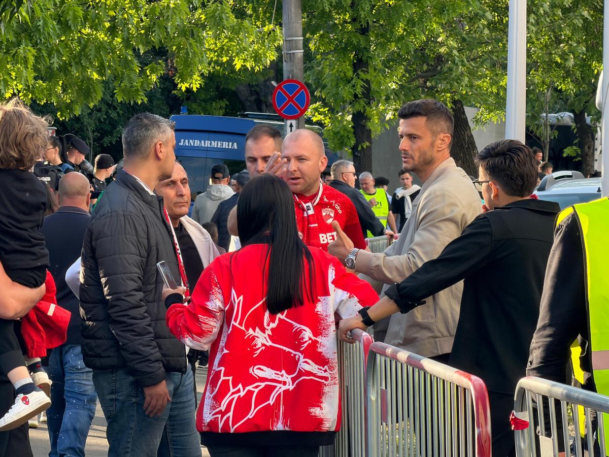 Protestul fanilor lui Dinamo la meciul cu FC Argeș