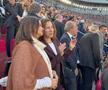 Românca Roxana Mînzatu (a doua de la stânga la dreapta), surprinsă lângă Juan Laporta (al patrulea de la stânga la dreapta, cu spatele), la Barcelona - Real Madrid // FOTO: Instagram
