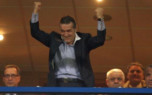 Gigi Becali îl poate lua gratis pe Sergiu Buș