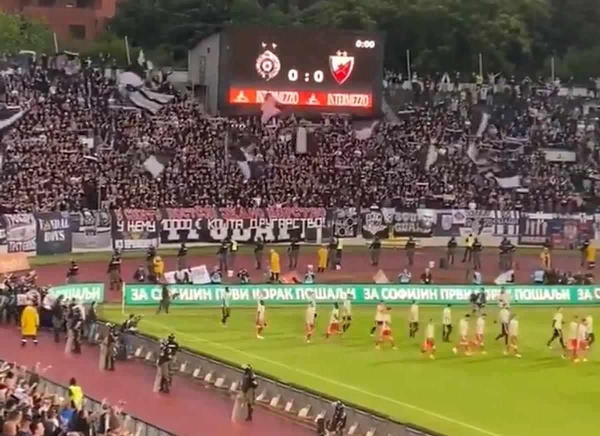 VIDEO+FOTO WOW! Imagini uluitoare din Serbia » Atmosferă incendiară cu 25.000 de fani în tribune la derby-ul Partizan - Steaua Roșie