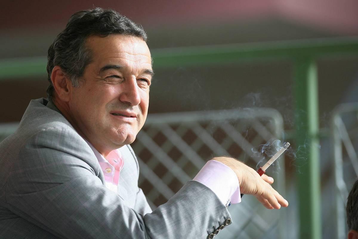 Linie vestimentară „Gigi Becali”? „Sunt creația mea! Ieftin tot, fără aur, eu am trimis modelul la croitor”
