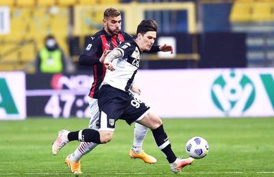 Italienii au aflat clubul care oferă 12 milioane de euro pentru Dennis Man » Parma, refuz instant