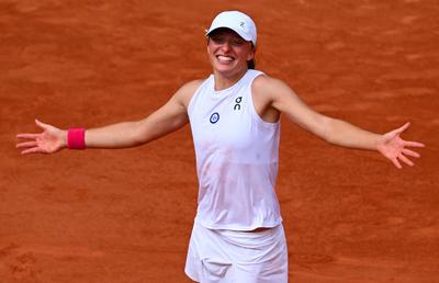 Iga Swiatek a rezistat eroic în finala Roland Garros cu Muchova și a câștigat al 4-lea trofeu de Grand Slam din carieră » Răsturnări incredibile de situație