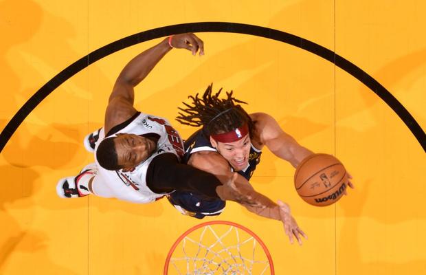 Game over! Denver Nuggets câștigă din nou pe terenul lui Miami Heat și doar un comeback istoric îi mai poate lua titlul NBA