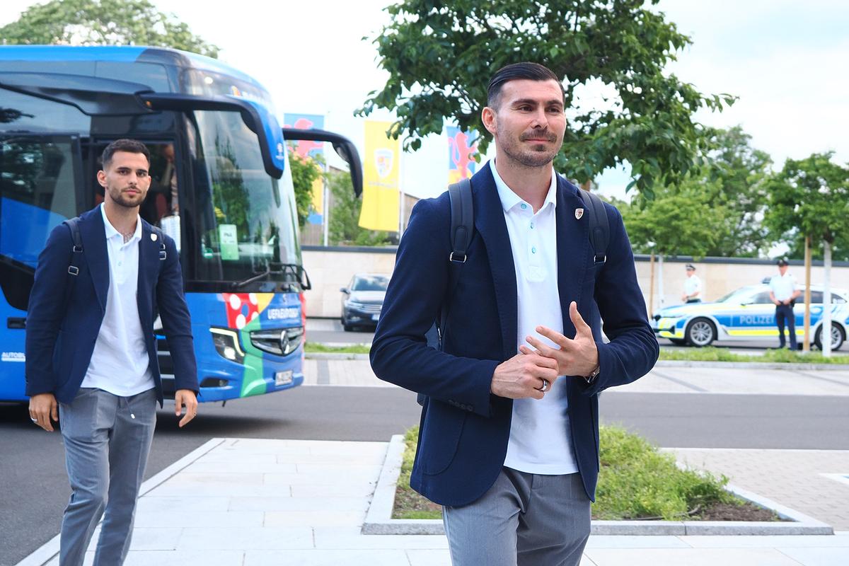 Nemții i-au dat KO lui Iordănescu din prima zi! Decizia care l-a înfuriat pe selecționer înainte de Euro 2024