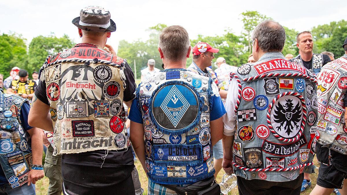 Supershow al suporterilor nemți din fan cluburi chiar în orașul unde stă naționala României! Tabloidul Bild a ales astăzi poza zilei de la festivalul unic în Germania