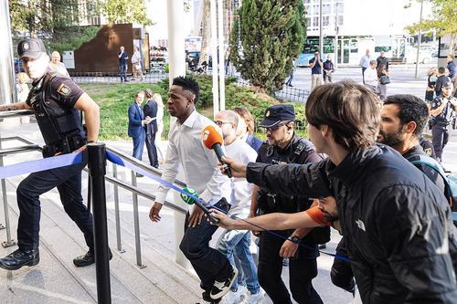 Vinicius, în timpul procesului cazului de rasism. Sursă foto: Imago