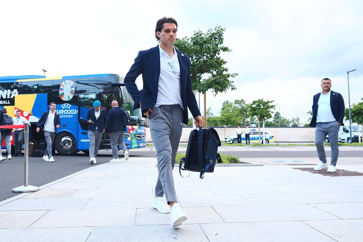 Nemții i-au dat KO lui Iordănescu din prima zi! Decizia care l-a înfuriat pe selecționer înainte de Euro 2024