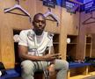 Din vestiar și în cârje, Usain Bolt își salută fanii / Foto: Imago