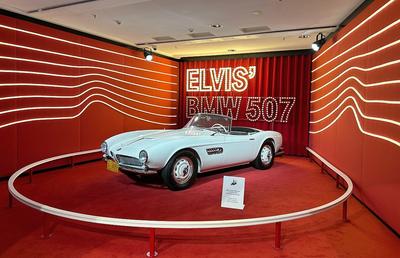 Am vizitat muzeul BMW » „Altar” pentru Elvis Presley, mașina „Regelui” la loc de cinste + Sute de opere de artă și putere turbo
