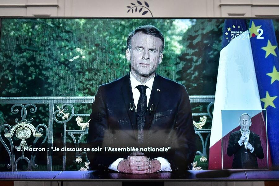 Emmanuel Macron a decis dizolvarea parlamentului francez / Sursă foto: Imago Images Franța, răvășită politic înainte de Jocurile Olimpice » Macron, decizie radicală după victoria extremei dreapta: „Semnez decretul!” » Primarul Parisului a izbucnit