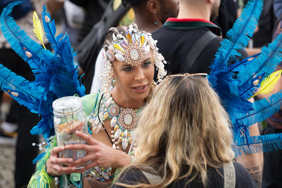 Și semafoarele sunt LGBT! Ce a văzut GSP la festivalul Pride din München » Dezmăț total, copii aduși la dansuri provocatoare, evenimente sadomaso pe străzi