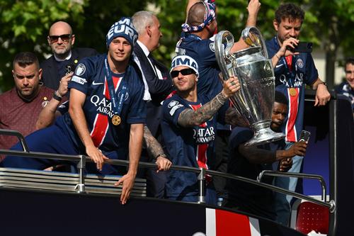 Sărbătoare la Paris după ce PSG a câștigat Liga Campionilor. FOTO: Imago Images