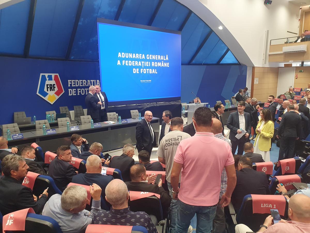 Adrian Mititelu, reacție virulentă după ultimul conflict cu Răzvan Burleanu: „Sunt niște profitori! Așteaptă să mănânce o sarma și să bea un suc”
