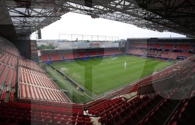 Universitatea Craiova joacă pe un stadion inedit cu Spartak Trnava: intrarea se face prin mall!