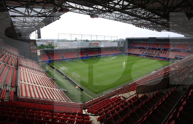 Universitatea Craiova joacă pe un stadion inedit cu Spartak Trnava: intrarea se face prin mall!