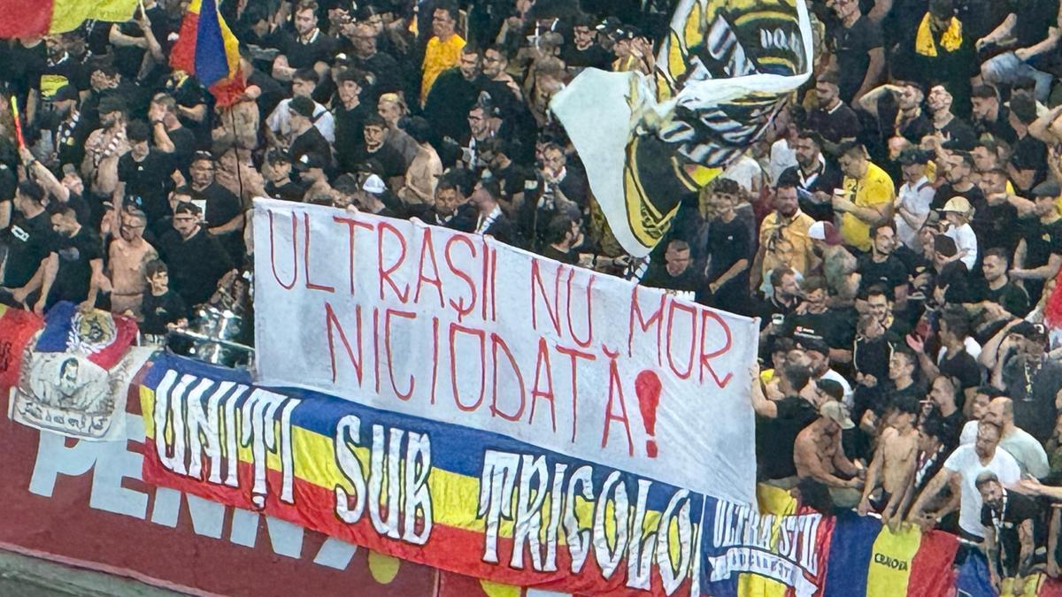 Bannere „Uniți sub Tricolor ” România - Cipru