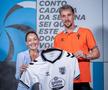Ionuț Radu, prezentând tricoul lui Celta Vigo, lângă președintele clubului, Maria Mouriño / Foto: X Celta Vigo