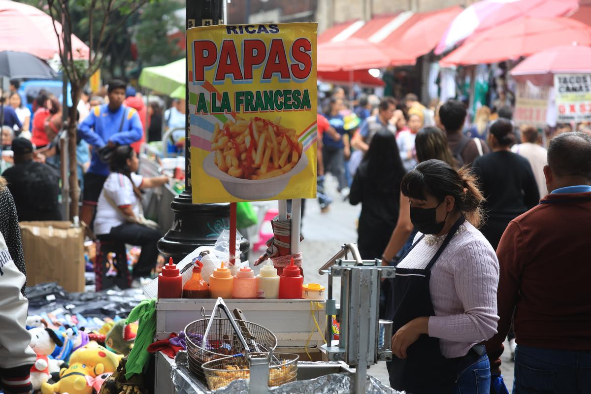 Tacos, condimente și... „grăsuțe” umplute cu șorici crocant » „Street food” altfel în Ciudad de Mexico