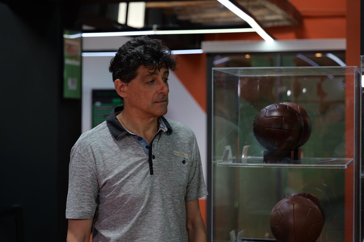 Miodrag Belodedici și Dănuț Lupu, la colecția tuturor baloanelor folosite la Campionatele Mondiale