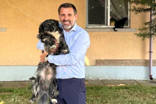 Zeljko Kopic a mers la Săftica pentru a-și lua la revedere de la oamenii alături de care a lucrat la Dinamo. Dar și de la Dino, câinele pe care a apucat să-l îndrăgească // foto: Instagram