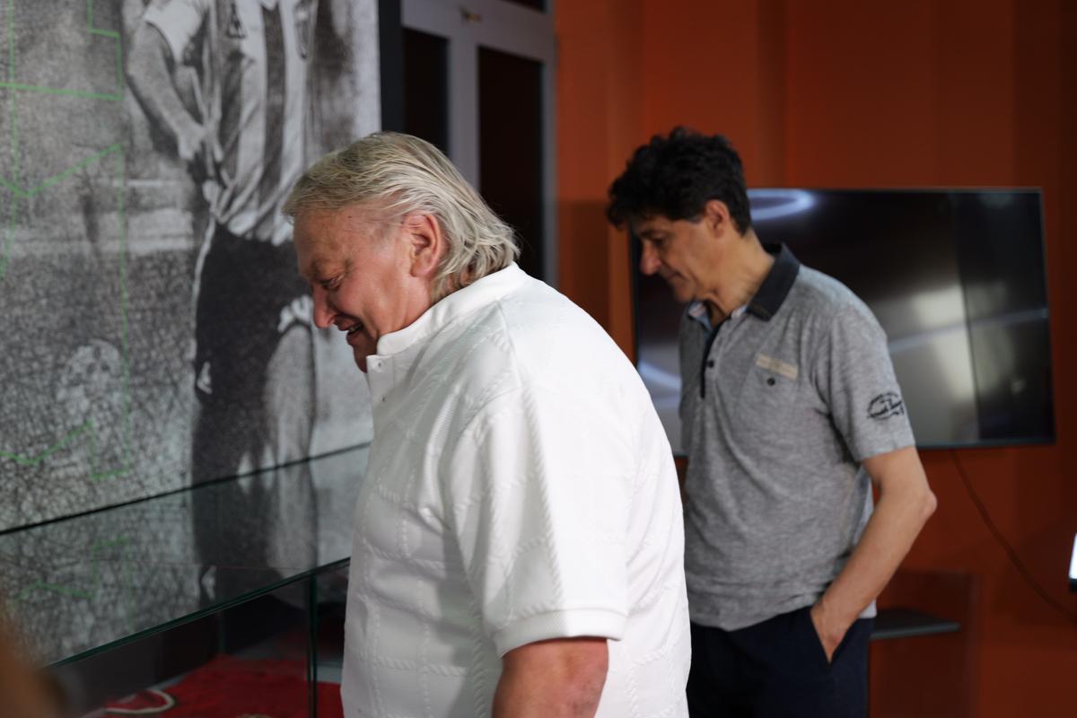 Miodrag Belodedici și Dănuț Lupu, la colecția tuturor baloanelor folosite la Campionatele Mondiale