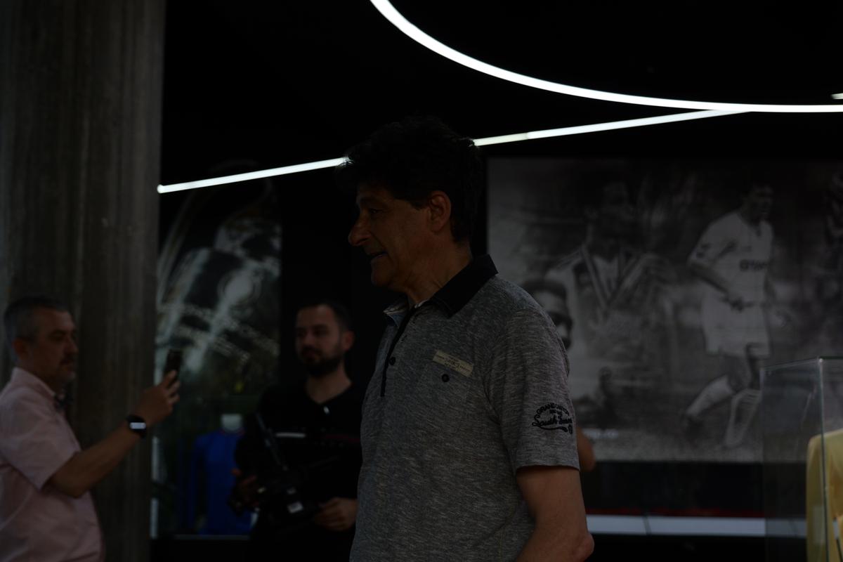Miodrag Belodedici și Dănuț Lupu, la colecția tuturor baloanelor folosite la Campionatele Mondiale