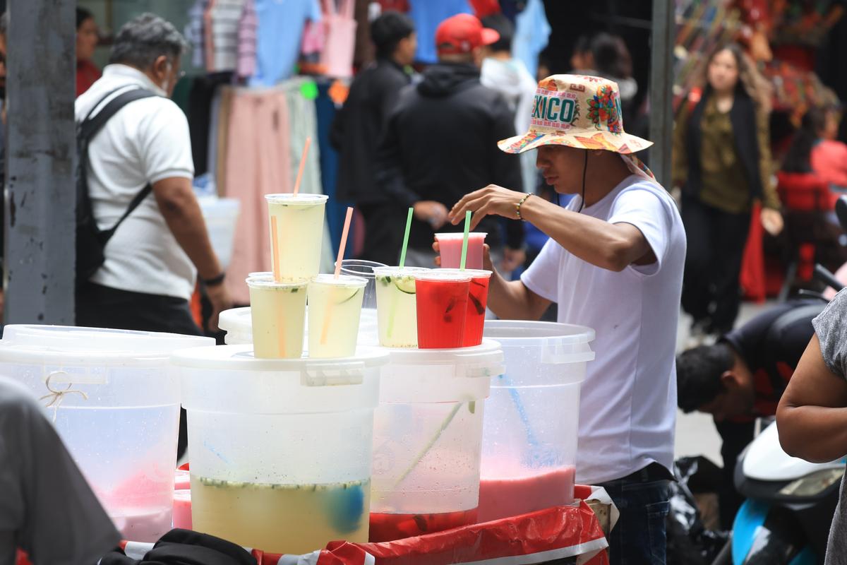 Tacos, condimente și... „grăsuțe” umplute cu șorici crocant » „Street food” altfel în Ciudad de Mexico