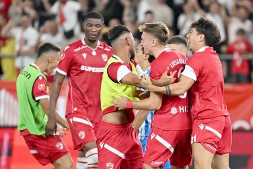 Costin Amzăr (dreapta) nu va continua la Dinamo // FOTO: Imago Images