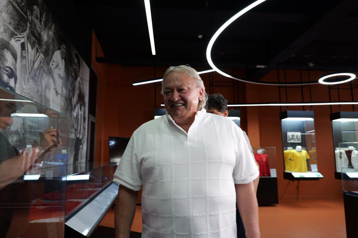 Miodrag Belodedici și Dănuț Lupu, la colecția tuturor baloanelor folosite la Campionatele Mondiale