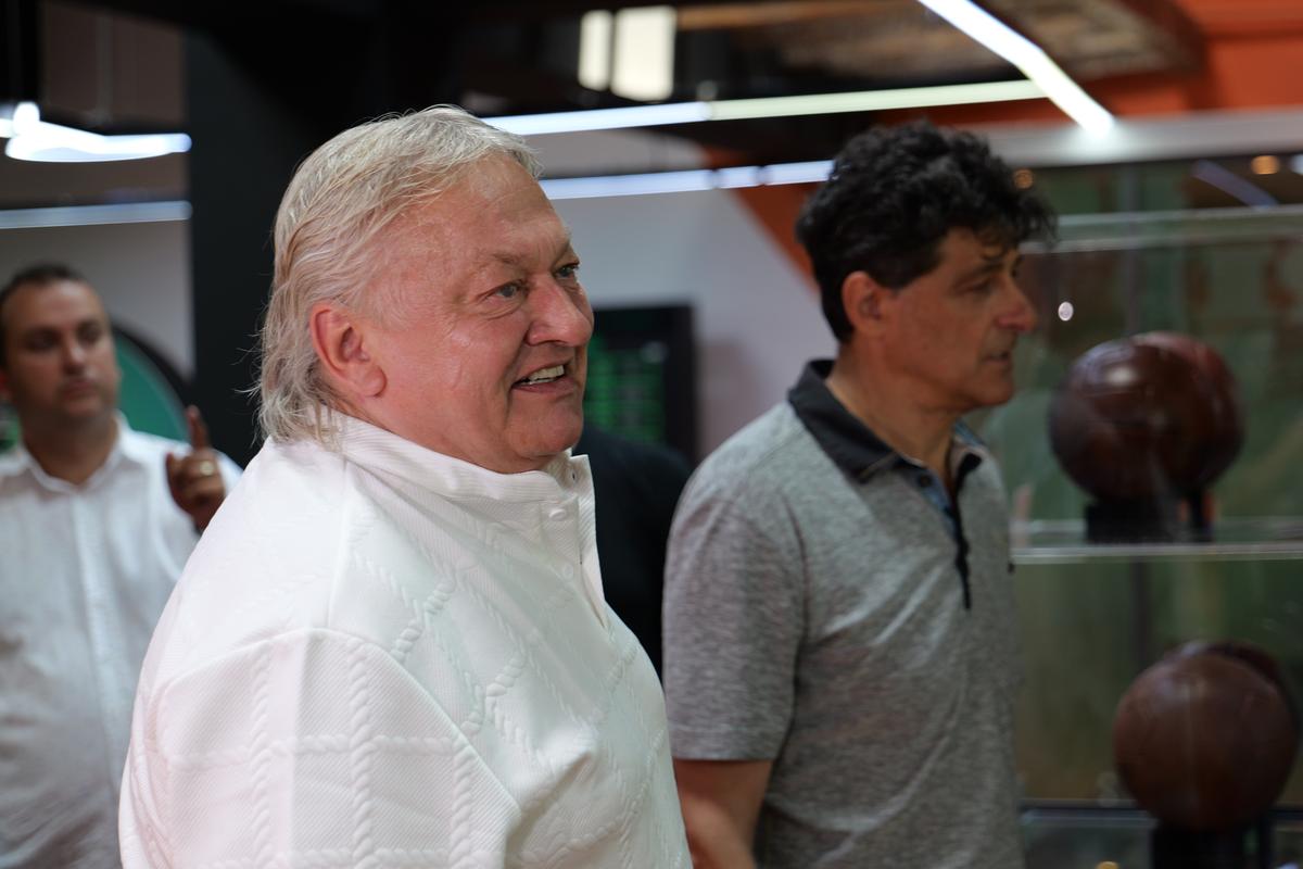 Miodrag Belodedici și Dănuț Lupu, la colecția tuturor baloanelor folosite la Campionatele Mondiale