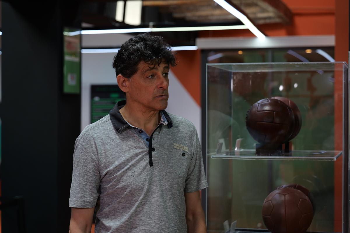 Miodrag Belodedici și Dănuț Lupu, la colecția tuturor baloanelor folosite la Campionatele Mondiale