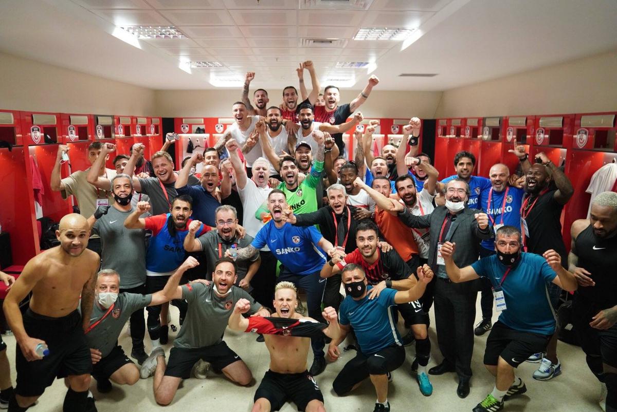 Marius Șumudică, în culmea fericirii după ultima victorie: „Am arătat Turciei că echipa mea joacă fotbal frumos” + Bătaie la finalul meciului