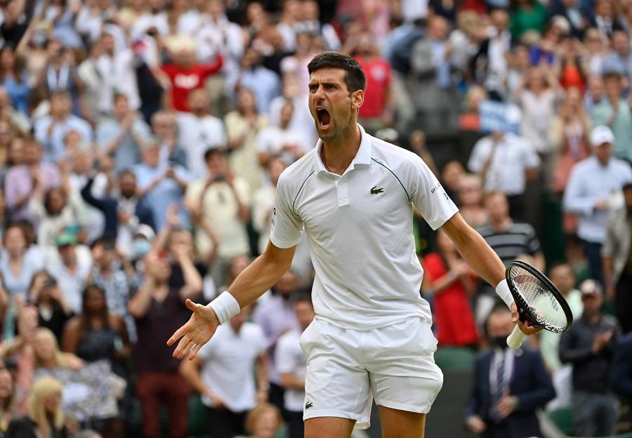 Novak Djokovic la Wimbledon, în victoria din semifinala cu Denis Shapovalov, foto: Imago Uitați de recordul lui Federer și Nadal! Ce performanță uimitoare ar putea urmări Novak Djokovic, de fapt