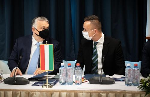 Peter Szijjarto, alături de premierul maghiar Viktor Orban