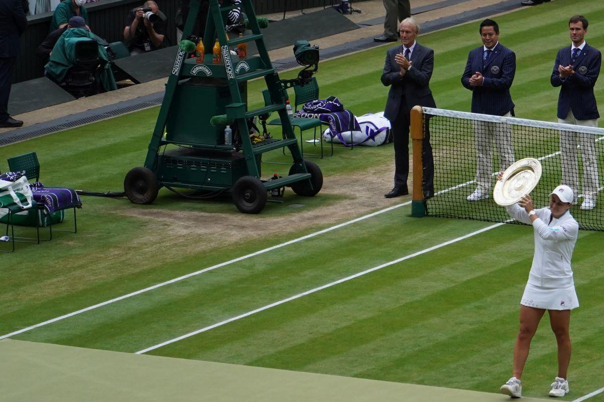 Lacrimi după finala de la Wimbledon! Ambele jucătoare au izbucnit în plâns