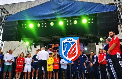 Rebranding complet la clubul din Liga 1 » Patronul a pus calul pe emblemă, și-a lansat berea proprie și a anunțat plecarea căpitanului: „Să te întorci ca antrenor!”