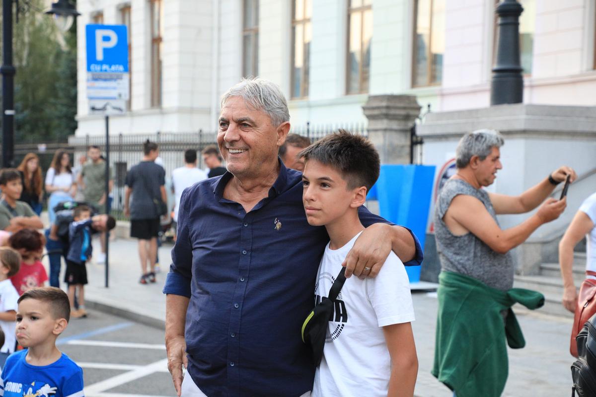 Lora a prezentat noul echipament al Universității Craiova » Fanii sunt furioși: „Suntem KO la transferuri”