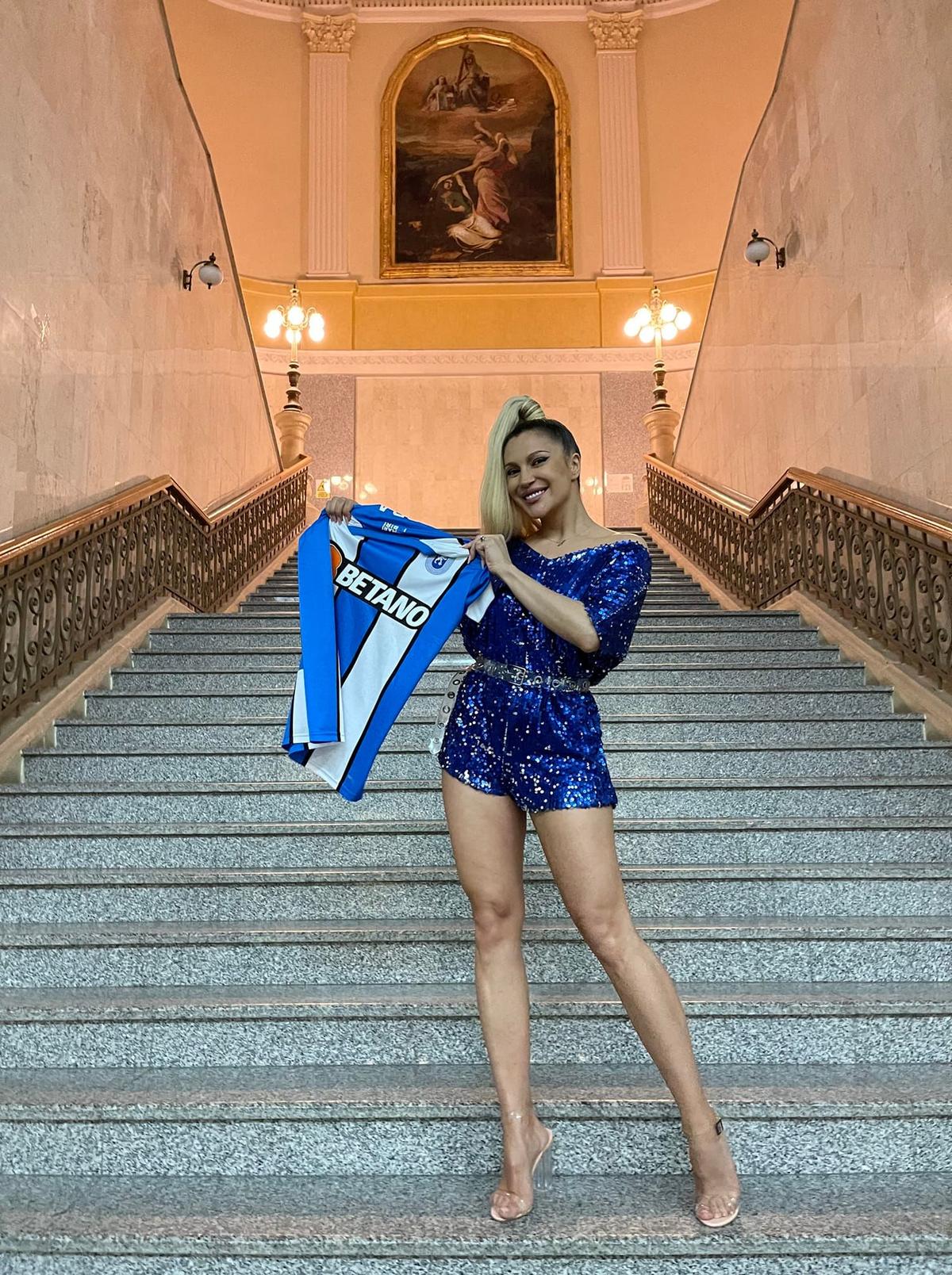 Lora a prezentat noul echipament al Universității Craiova » Fanii sunt furioși: „Suntem KO la transferuri”