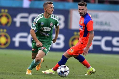 Secvență dintr-un FCSB - Sepsi: Marius Ștefănescu câștigă un duel cu Andrei Cordea