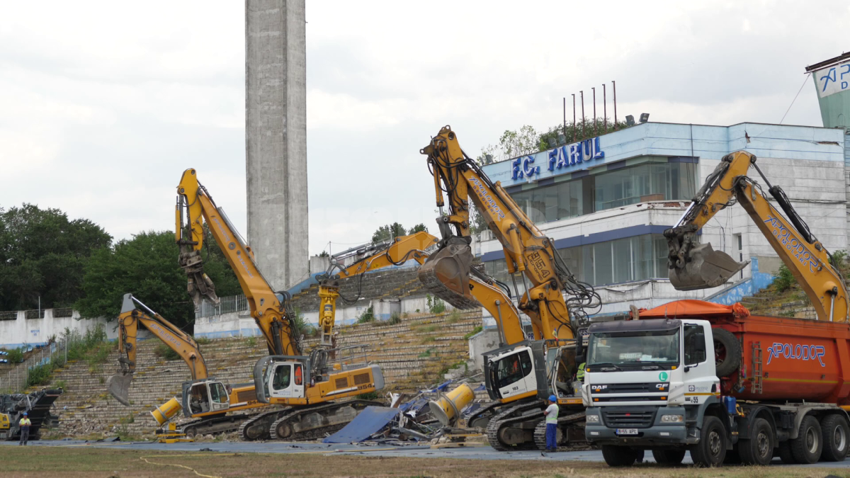 Au intrat buldozerele pe stadionul din Constanța! Imagini spectaculoase surprinse de reporterii GSP + cum va arăta noua arenă