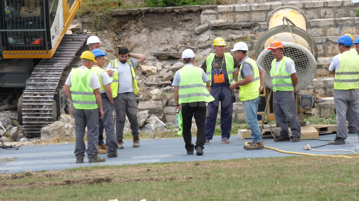 Au intrat buldozerele pe stadionul din Constanța! Imagini spectaculoase surprinse de reporterii GSP + cum va arăta noua arenă