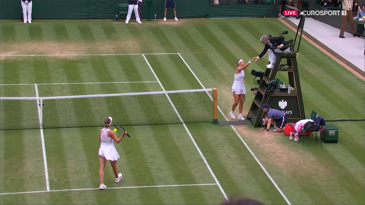 Momente tensionate, după duelul Svitolina - Azarenka de la Wimbledon » Fluierături din tribune: „Ce era să fac, să o aștept?”