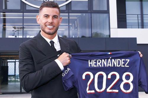 Lucas Hernandez, prezentat la PSG // Foto: Facebook PSG