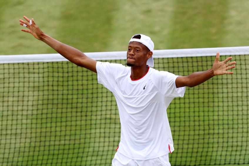 Christopher Eubanks (27 de ani, 43 ATP) continuă parcursul senzațional de la Wimbledon 2023. L-a învins pe grecul Stefanos Tsitsipas (24 de ani, 5 ATP), scor 3-6, 7-6(4), 3-6, 6-4, 6-4, și s-a calificat în sferturile de finală.