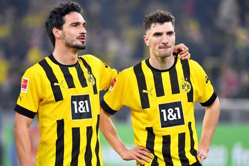 Thomas Meunier, în dreapta, alături de Hummels. Foto: Imago Images