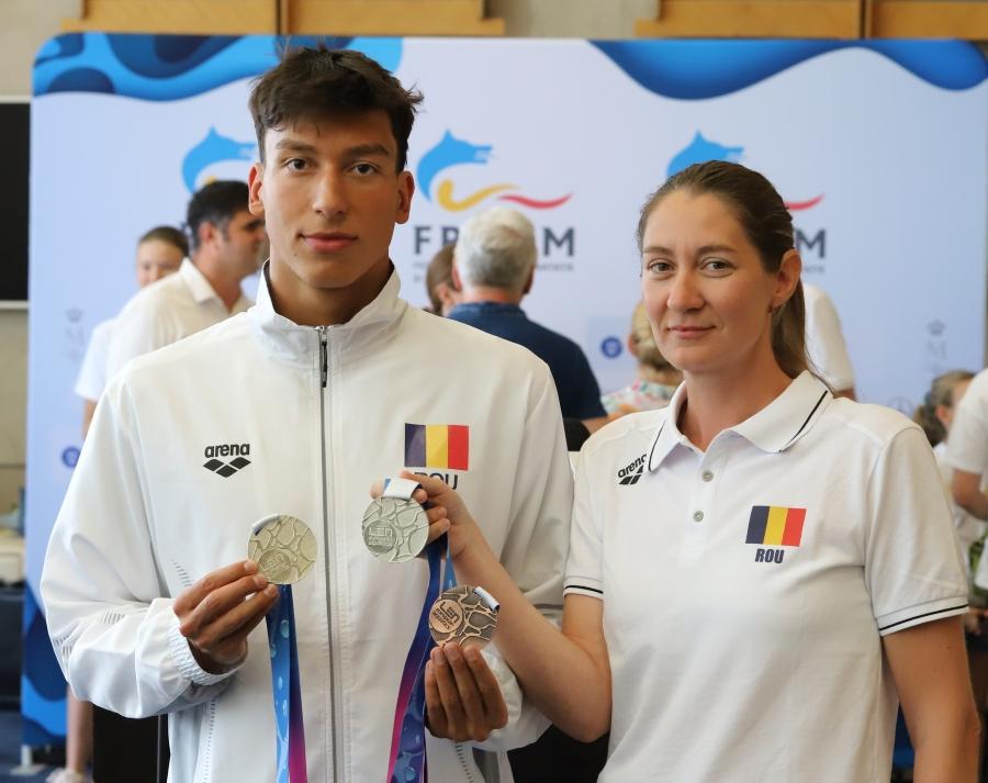 Vlad Stancu și Iulia Becheru și cele trei medalii cucerite de înotătorul de la Steaua la CE de juniori din 2023 FOTO FRNPM Antrenoarea Iulia Becheru explică de ce anul acesta este unul complicat pentru Vlad Stancu