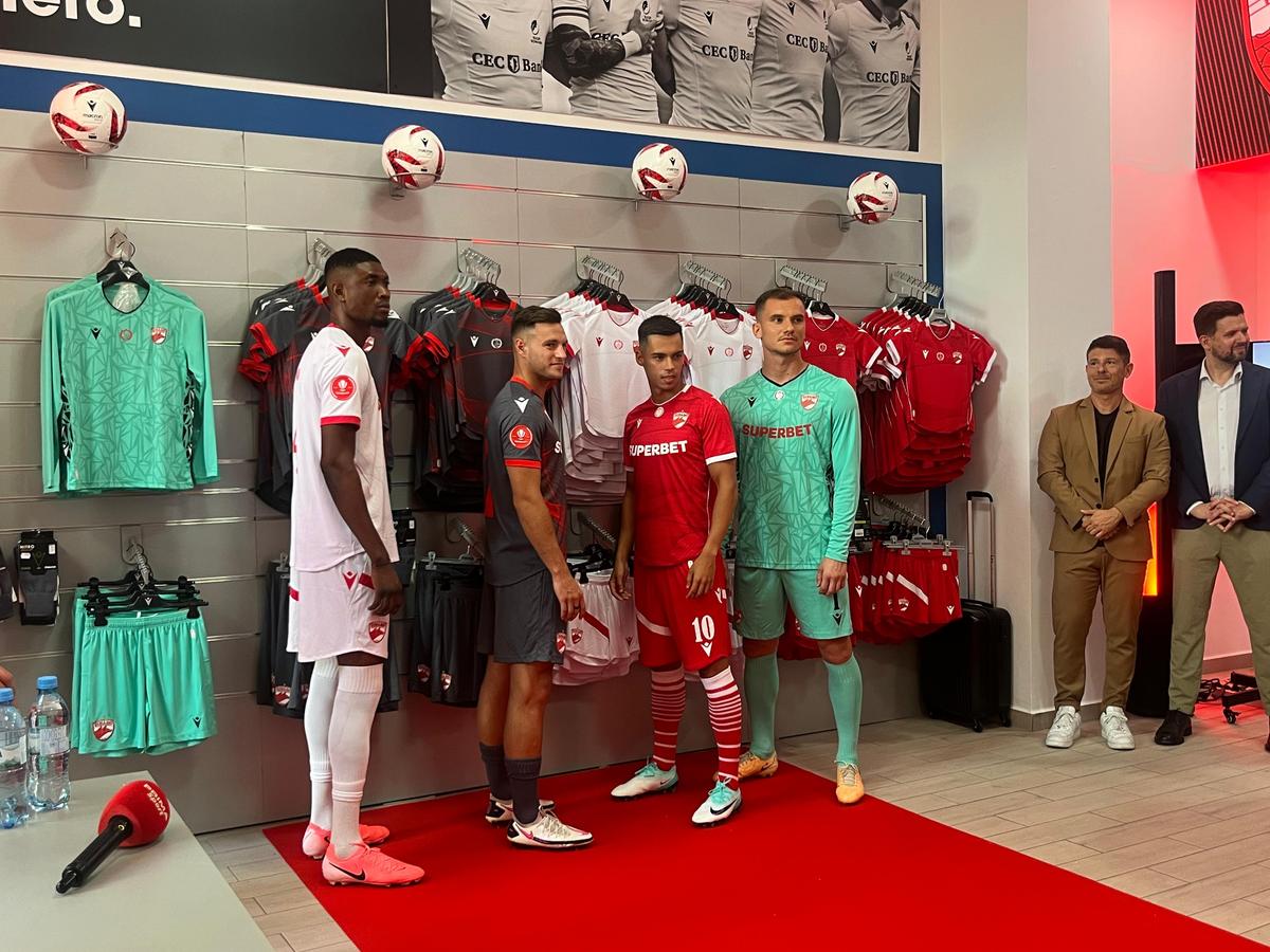 Dinamo și-a prezentat echipamentul pentru sezonul viitor