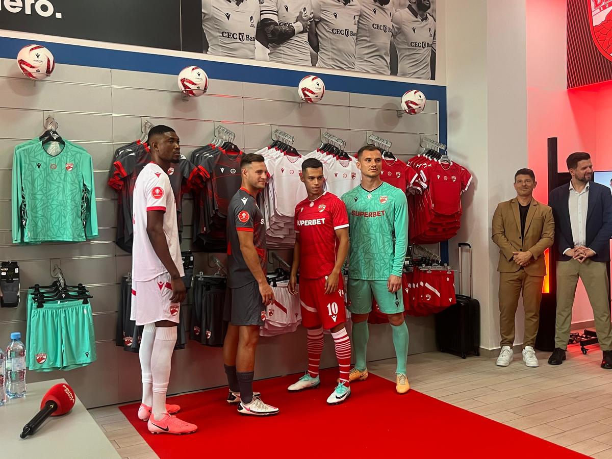 Dinamo și-a prezentat echipamentul pentru sezonul viitor